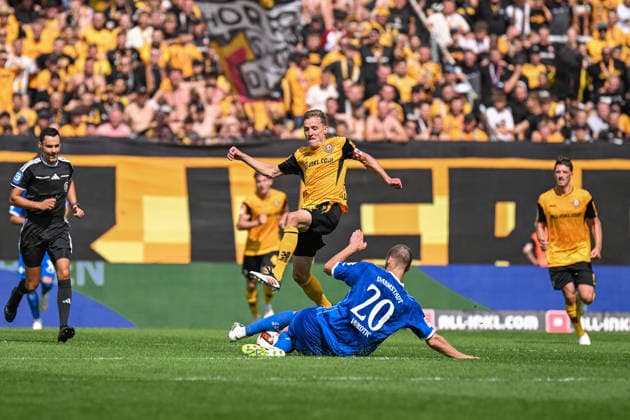Fußball I Herren I Saison 2026-2027 I 2. Bundesliga I 2. Spieltag I SG Dynamo Dresden - SV Darmstadt 98 I 16.08.2026 Zweikampf Aleksandar Vukotic (20, SV Darmstadt 98) rutscht mit Ball unter Niklas Hauptmann (27, SG Dynamo Dresden) durch Dresden Rudolf-Harbig-Stadion (Lennestr. 12) Sachsen Deutschland *** Soccer I Men’s I 2026–2027 Season I 2. Bundesliga I Matchday 2 I SG Dynamo Dresden vs. SV Darmstadt 98 I August 16, 2026 – Tackle by Aleksandar Vukotic (20), SV Darmstadt 98 slides in with the ball past Niklas Hauptmann (27), SG Dynamo Dresden at the Rudolf Harbig Stadium, Lennestr. 12, Dresden, Saxony, Germany Copyright: xLobeca InesxHähnelx