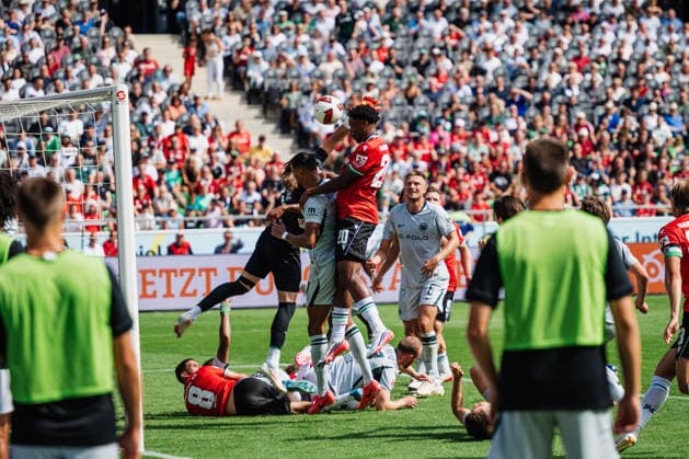 2. Bundesliga: Hannover 96 vs. VfL Wolfsburg, 16.08.2026 Ime Okon (Hannover 96, 20) köpft vorbei, Kopfball; Fußball, 2. Bundesliga, 2. Spieltag: Hannover 96 vs. VfL Wolfsburg am 16.08.2026 in der Heinz von Heiden Arena, Hannover DFL REGULATIONS PROHIBIT ANY USE OF PHOTOGRAPHS AS IMAGE SEQUENCES AND OR QUASI-VIDEO. *** 2. Bundesliga: Hannover 96 vs. VfL Wolfsburg, August 16, 2026 – Ime Okon (Hannover 96) heads wide, header, soccer, 2. Bundesliga, Matchday 2: Hannover 96 vs. VfL Wolfsburg on August 16, 2026, at the Heinz von Heiden Arena, Hannover. DFL regulations prohibit any use of photographs as image sequences and or quasi-video. Copyright: xBEAUTIFULxSPORTS Tonhäuserx