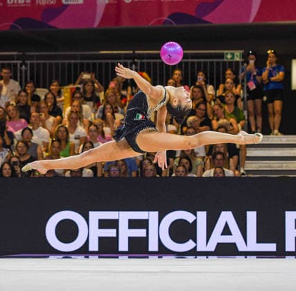 August 16, 2026, Frankfurt, Hesse, Germany: Italian gymnast SOFIA RAFFAELI competes in the 42nd Rhythmic gymnastics, Rhythmische Sportgymnastik, RSG World Championships group individual ball finals in the Festhalle in Frankfurt, Hesse, Germany on Sunday, August 16, 2026. 2026 Rhythmic Gymnastics World Championships Individual Finals  - ZUMAd168 20260816_zsp_d168_044 Copyright: xKaixDambachx