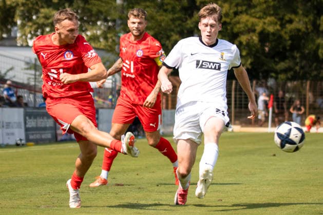 16.08.2026, xhettx, Fussball Regionalliga Suedwest, VfR Mannheim - Eintracht Trier v.l. Alexandru Paraschiv (VfR Mannheim, 14) mit der Hereingabe (DFL DFB REGULATIONS PROHIBIT ANY USE OF PHOTOGRAPHS as IMAGE SEQUENCES and or QUASI-VIDEO) *** August 16, 2026, xhettx, Regionalliga Southwest soccer, VfR Mannheim vs. Eintracht Trier, featuring Alexandru Paraschiv of VfR Mannheim, 14, with the cross. DFL and DFB regulations prohibit any use of photographs as image sequences and or quasi-video.