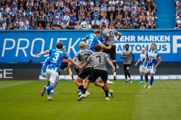 Nr.10 Julian Ulbricht (Waldhof) köpft gegen Florian Carstens (Rostock) das 0:1; GER, FC Hansa Rostock vs. SV Waldhof Mannheim, Fußball, Männer, 3.Liga, 02.Spieltag, Spielzeit 2026 2027, 16.08.2026 Rostock Ostseestadion Mecklenburg - Vorpommern Deutschland *** No. 10 Julian Ulbricht (Waldhof) scores a header against Florian Carstens (Rostock) to make it 0–1 GER, FC Hansa Rostock vs. SV Waldhof Mannheim, Soccer, Men, 3rd Division, Matchday 2, 2026–2027 Season, August 16, 2026, Rostock Ostseestadion, Mecklenburg-Western Pomerania, Germany