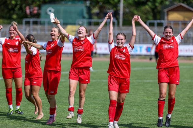 GER, Worms, Wormatia Worms vs SV Eutingen, DFB, DFB Pokal der Frauen, Fussball, Spielzeit 2026 2027, EWR-Arena, Play-offs im Bild: Der SV Eutingen besiegt Wormatia Worms 11:0 nach Toren in den DFB Pokal Playoffs und feiert den Einzug in den DFB Pokal der Frauen, Jubel, Freude und Emotionen DFB DFL REGULATIONS PROHIBIT ANY USE OF PHOTOGRAPHS AS IMAGE SEQUENCES AND OR QUASI-VIDEO, 16.08.2026 *** GER, Worms, Wormatia Worms vs. SV Eutingen, DFB, DFB Women s Cup, Soccer, 2026–2027 Season, EWR Arena, Playoffs in Pictures: SV Eutingen defeats Wormatia Worms 11–0 with goals in the DFB Cup playoffs and celebrates advancing to the DFB Women’s Cup, Jubilation, joy, and emotion. DFB and DFL regulations prohibit any use of photographs as image sequences and or quasi-video. August 16, 2026 Copyright: HMBxMedia HendrikxHamelau