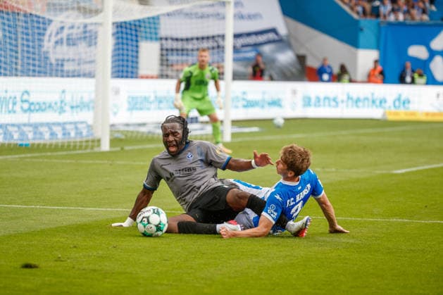 links Darnell Keumo (Waldhof) gegen Florian Bohnert (Rostock) ; GER, FC Hansa Rostock vs. SV Waldhof Mannheim, Fußball, Männer, 3.Liga, 02.Spieltag, Spielzeit 2026 2027, 16.08.2026 Rostock Ostseestadion Mecklenburg - Vorpommern Deutschland *** left: Darnell Keumo (Waldhof) vs. Florian Bohnert (Rostock), GER, FC Hansa Rostock vs. SV Waldhof Mannheim, Soccer, Men, 3rd Division, Matchday 2, 2026–2027 Season, August 16, 2026, Rostock Ostseestadion, Mecklenburg-Western Pomerania, Germany