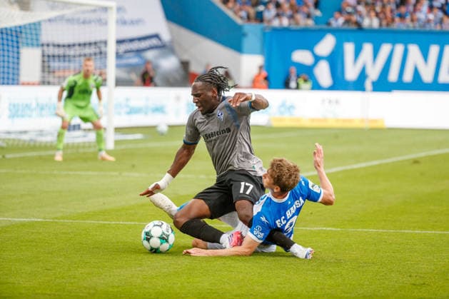 links Darnell Keumo (Waldhof) gegen Florian Bohnert (Rostock) ; GER, FC Hansa Rostock vs. SV Waldhof Mannheim, Fußball, Männer, 3.Liga, 02.Spieltag, Spielzeit 2026 2027, 16.08.2026 Rostock Ostseestadion Mecklenburg - Vorpommern Deutschland *** left: Darnell Keumo (Waldhof) vs. Florian Bohnert (Rostock), GER, FC Hansa Rostock vs. SV Waldhof Mannheim, Soccer, Men, 3rd Division, Matchday 2, 2026–2027 Season, August 16, 2026, Rostock Ostseestadion, Mecklenburg-Western Pomerania, Germany