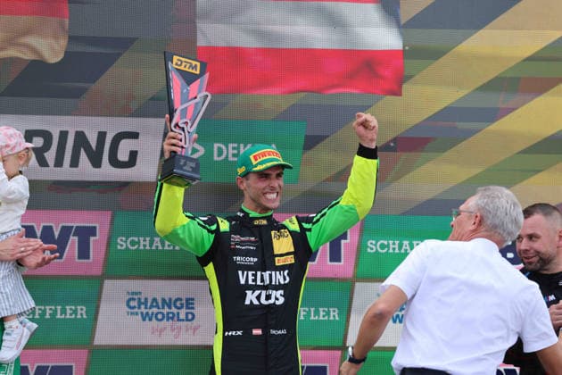 Nürburg, Deutschland 15.- 16. August 2026: DTM - 2026 - Nürburgring - Rennen 2 Sonntag Im Bild: Thomas Preining (GER 91) jubelt mit Pokal auf dem Podium Nürburgring Rheinland-Pfalz *** Nürburg, Germany, August 15–16, 2026; 2026 DTM Nürburgring Race 2, Sunday; Pictured: Thomas Preining (GER, 91) celebrates with the trophy on the podium at the Nürburgring, Rhineland-Palatinate Copyright: xFotostandx xFWMEDIAx