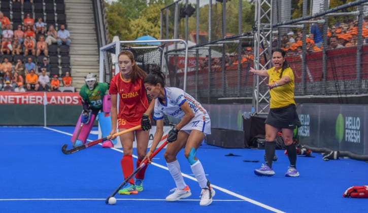 Refferee sees fault with Baljeet Kaur (22 India Hockey Team) during the FIH World Cup game between China and India at Wagener stadion, Amstelveen, Netherlands.  Copyright: xArnexvanxderxBenx xSPPx Sportspressphoto_SPR208524