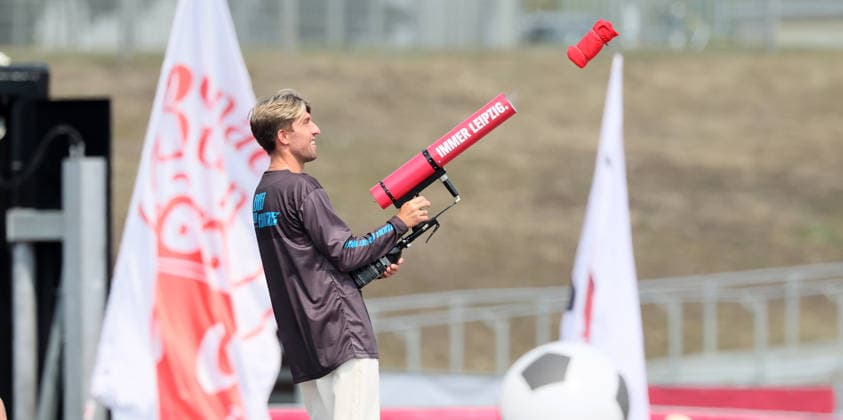 Sport Bilder des Tages RB Leipzig Ð Saisoneroeffnung Bundesliga Leipzig, 16.08.2026, Festwiese vor der Red Bull Arena, Fussball, 1.Bundesliga, RB Leipzig, Saisoneröffnung , Im Bild: Season Heat Up 2026. Stargast Kevin Kampl. , Nur zur redaktionellen Nutzung. Only editorial use. , *** RB Leipzig – Bundesliga Season Opener, Leipzig, August 16, 2026, Festwiese in front of the Red Bull Arena, Soccer, Bundesliga 1, RB Leipzig, Season Opener, Pictured: Season Heat Up 2026, Special Guest Kevin Kampl, For editorial use only, Picture Point