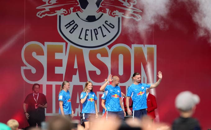 RB Leipzig Ð Saisoneroeffnung Bundesliga Leipzig, 16.08.2026, Festwiese vor der Red Bull Arena, Fussball, 1.Bundesliga, RB Leipzig, Saisoneröffnung , Im Bild: Season Heat Up 2026. Bühne. Vorstellung der Mannschaften. , Nur zur redaktionellen Nutzung. Only editorial use. , *** RB Leipzig – Bundesliga Season Opener, Leipzig, August 16, 2026, Festwiese in front of the Red Bull Arena, Soccer, Bundesliga 1, RB Leipzig, Season Opener, Pictured: Season Heat Up 2026 stage, team presentation, For editorial use only, Picture Point