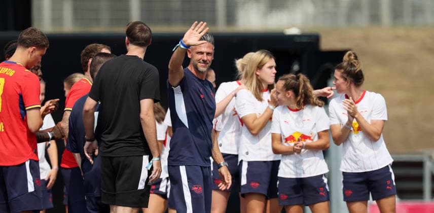 RB Leipzig Ð Saisoneroeffnung Bundesliga Leipzig, 16.08.2026, Festwiese vor der Red Bull Arena, Fussball, 1.Bundesliga, RB Leipzig, Saisoneröffnung , Im Bild: Season Heat Up 2026. Bühne. Vorstellung der Mannschaften. Trainer Martin Demichelis, RB Leipzig. , Nur zur redaktionellen Nutzung. Only editorial use. , *** RB Leipzig – Bundesliga Season Opener, Leipzig, August 16, 2026, Festival grounds in front of the Red Bull Arena, soccer, Bundesliga 1, RB Leipzig, season opener, Pictured: Season Heat Up 2026 stage, team presentation, coach Martin Demichelis, RB Leipzig, For editorial use only, Picture Point