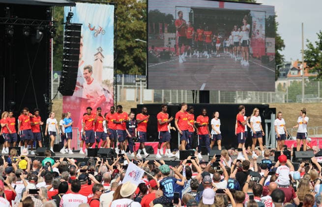 RB Leipzig Ð Saisoneroeffnung Bundesliga Leipzig, 16.08.2026, Festwiese vor der Red Bull Arena, Fussball, 1.Bundesliga, RB Leipzig, Saisoneröffnung , Im Bild: Season Heat Up 2026. Bühne. Vorstellung der Mannschaften. , Nur zur redaktionellen Nutzung. Only editorial use. , *** RB Leipzig – Bundesliga Season Opener, Leipzig, August 16, 2026, Festwiese in front of the Red Bull Arena, Soccer, Bundesliga 1, RB Leipzig, Season Opener, Pictured: Season Heat Up 2026 stage, team introductions, For editorial use only, Picture Point