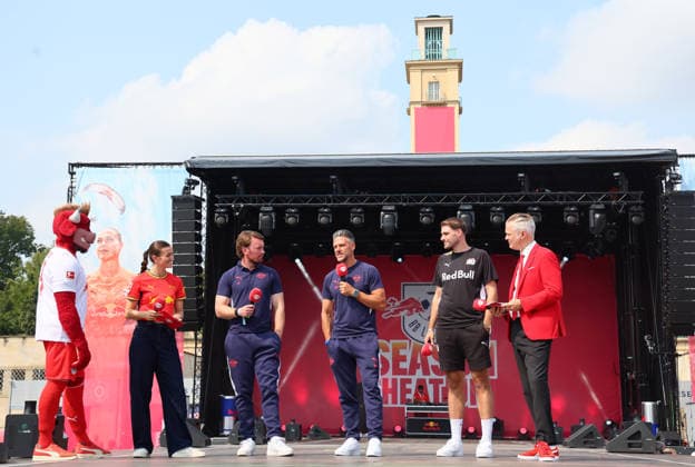 RB Leipzig Ð Saisoneroeffnung Bundesliga Leipzig, 16.08.2026, Festwiese vor der Red Bull Arena, Fussball, 1.Bundesliga, RB Leipzig, Saisoneröffnung , Im Bild: Season Heat Up 2026. Bühne. Vorstellung der Mannschaften. Trainer. u.a. Trainer Martin Demichelis, RB Leipzig. , Nur zur redaktionellen Nutzung. Only editorial use. , *** RB Leipzig – Bundesliga Season Opener, Leipzig, August 16, 2026, Festival grounds in front of the Red Bull Arena, soccer, Bundesliga 1, RB Leipzig, season opener, Pictured: Season Heat Up 2026 stage, presentation of the teams and coaches, including coach Martin Demichelis, RB Leipzig, For editorial use only, Picture Point