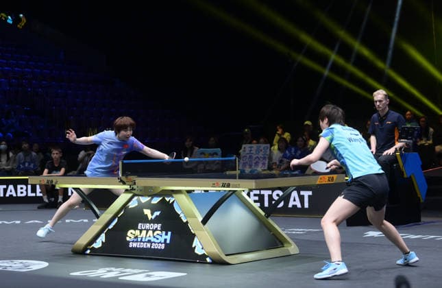 (260816) -- MALMO, Aug. 16, 2026 -- Kuai Man (L) of China hits a return to Wang Manyu of China during the women s singles semifinal match at the WTT Europe Smash Sweden 2026 in Malmo, Sweden, Aug. 16, 2026. ) (SP)SWEDEN-MALMO Table tennis, Tischtennis WTT EUROPE SMASH 2026-WOMEN SINGLES WengxXinyang 