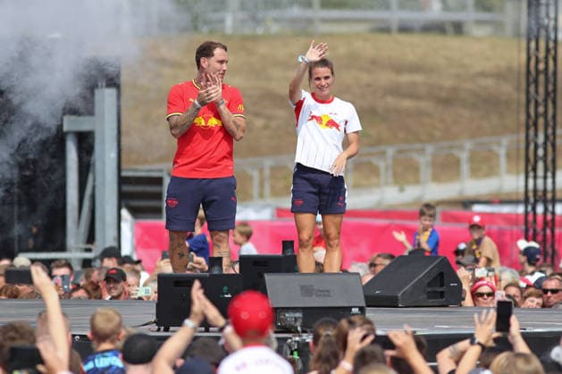 RB Leipzig: Saisoneröffnung Season Heat Up, 16.08.2026 Die Team-Kapitäne Kapitän David Raum (22, RB Leipzig) und Sandra Starke (13, RB Leipzig). Fußball-Bundesliga, Saison 2026 2027: Saisoneröffnung Season Heat Up von RB Leipzig am 16.08.2026 auf der Festwiese an der Red Bull Arena. *** RB Leipzig Season Opener Season Heat Up, August 16, 2026: Team Captains David Raum (No. 22), RB Leipzig, and Sandra Starke (No. 13), RB Leipzig Soccer Bundesliga, 2026–2027 Season Opening: Season Heat Up hosted by RB Leipzig on August 16, 2026, at the Festwiese next to the Red Bull Arena Copyright: xBEAUTIFULxSPORTS JanxKaeferx