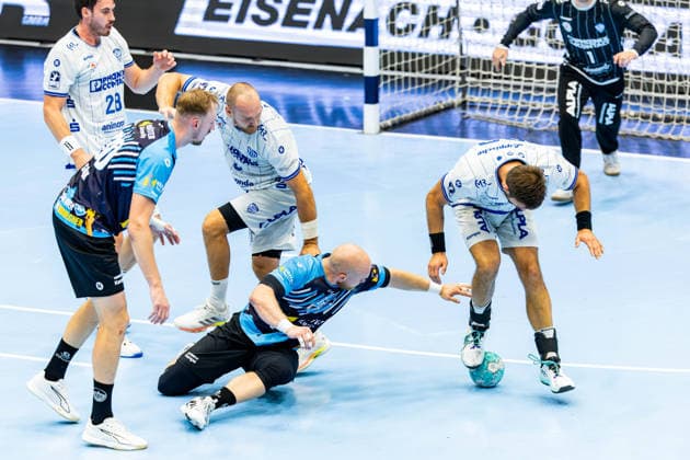 16.08.2026, GER, Handball, Maenner, Saison 26 27, Wartburg-Cup presented by Koetter Security, ThSV Eisenach - TBV Lemgo Lippe Tim Suton (TVB Lemgo-Lippe), Peter Walz (ThSV Eisenach,14) 99817 Eisenach Werner-Assmann-Halle Am Sportp Thueringen Deutschland *** August 16, 2026, GER, Handball, Men, 2026–2027 Season, Wartburg Cup presented by Koetter Security, ThSV Eisenach vs. TBV Lemgo Lippe, Tim Suton (TVB Lemgo Lippe), Peter Walz (ThSV Eisenach), 14 99817 Eisenach, Werner Assmann Hall, Am Sportpark, Thuringia, Germany