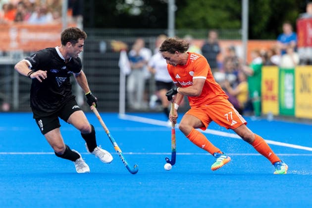 Netherlands v New Zealand - FIH Hockey World Cup AMSTELVEEN, NETHERLANDS - AUGUST 16: Floris Middendorp of Netherlands and Aidan Sarikaya of New Zealand during the FIH Hockey World Cup match between Netherlands and New Zealand at Wagener Stadion on August 16, 2026 in Amstelveen, Netherlands. Amstelveen Wagener Stadion Netherlands Content not available for redistribution in The Netherlands directly or indirectly through any third parties. Copyright: xMarcelxvanxPlateringenx