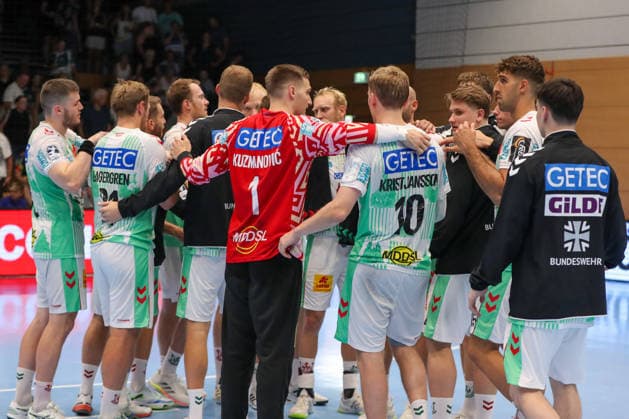 16.08.2026, xgox, Handball - Wartburg Cup SC Magdeburg - SG Flensburg-Handewitt emspor, v.l. Magdeburg enttaeuscht, schaut enttaeuscht, niedergeschlagen, disappointed Eisenach *** August 16, 2026, xgox, Handball Wartburg Cup: SC Magdeburg vs. SG Flensburg Handewitt, emspor; from left: Magdeburg looks disappointed, looks dejected, looks downcast, looks disappointed; Eisenach