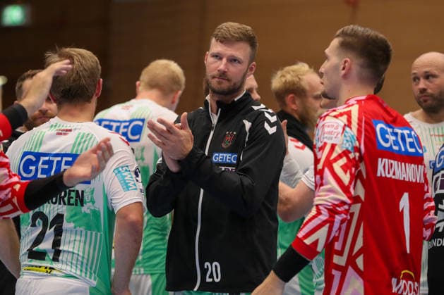 16.08.2026, xgox, Handball - Wartburg Cup SC Magdeburg - SG Flensburg-Handewitt emspor, v.l. Philipp Weber (Magdeburg, 20) enttaeuscht, schaut enttaeuscht, niedergeschlagen, disappointed Eisenach *** August 16, 2026, xgox, Handball Wartburg Cup: SC Magdeburg vs. SG Flensburg Handewitt, emspor; from left: Philipp Weber (Magdeburg), 20, looking disappointed, dejected, disappointed; Eisenach