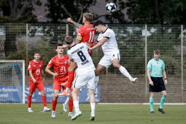 16.08.2026, xhettx, Fussball Regionalliga Suedwest, VfR Mannheim - Eintracht Trier v.l. Alexander Esswein (VfR Mannheim, 11) und Dimitrios Mitakidis (SV Eintracht Trier, 4) zum Kopfball (DFL DFB REGULATIONS PROHIBIT ANY USE OF PHOTOGRAPHS as IMAGE SEQUENCES and or QUASI-VIDEO) *** August 16, 2026, xhettx, Regionalliga Southwest Soccer, VfR Mannheim vs. Eintracht Trier: Alexander Esswein (VfR Mannheim, 11) and Dimitrios Mitakidis (SV Eintracht Trier, 4) go for a header. DFL and DFB regulations prohibit any use of photographs as image sequences and or quasi-video.
