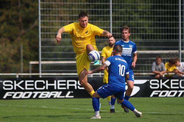 Tolle Technik von Niklas Suele (SV Tiefenbach, 22) gegen Dimitrios Babanatsas (SG Kirchardt, 10), SV Tiefenbach vs. SG Kirchardt, Fussball, bfv - Kreisliga Sinsheim, 1. Spieltag, 2026 2027, 16.08.2026, SV Tiefenbach vs. SG Kirchardt, Fussball, bfv - Kreisliga Sinsheim, 1. Spieltag, 2026 2027, 16.08.2026 Östringen *** Great play by Niklas Suele of SV Tiefenbach (22) against Dimitrios Babanatsas of SG Kirchardt (10), SV Tiefenbach vs. SG Kirchardt, Soccer, bfv Sinsheim District League, Matchday 1, 2026–2027, August 16, 2026, SV Tiefenbach vs. SG Kirchardt, Soccer, bfv Sinsheim District League, Matchday 1, 2026–2027, August 16, 2026, Östringen Copyright: xEibner-Pressefoto VornamexNachnax EP_JPA