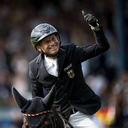 260816 Michael Jung of Germany with horse fischerChipmunk celebrates in the Eventing Show Jumping Final during day 6 of the 2026 FEI World Championships on August 16, 2026 in Aachen. Photo: Emma Wallskog BILDBYRAN kod EW EW0687 ridsport equestrian rid-vm 2026 2026 fei world championships bbeng ridsport-vm fälttävlan eventing jubel *** August 16, 2026: Michael Jung of Germany, riding his horse fischerChipmunk, celebrates during the Eventing Show Jumping Final on Day 6 of the 2026 FEI World Championships in Aachen. 2026 in Aachen. Photo by Emma Wallskog, BILDBYRAN, code EW EW0687. equestrian sports, riding, 2026 World Championships, 2026 FEI World Championships, BBENG, equestrian sports, World Championships, eventing, celebration  Copyright: EMMAxWALLSKOG BB260816EW038