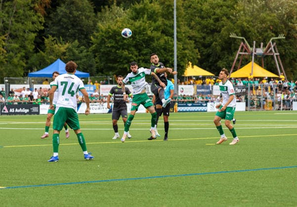 Fussball: Schweiz: Schweizer Cup 2026 2027 - 16.08.2026 - FC Thalwil vs. FC St. Gallen 1879 - Sportanlage Brand (Thalwil ZH, Schweiz); Zweikampf mit Mihailo Stevanovic Thalwil ZH Sportanlage Brand Kanton Zürich Schweiz *** Swiss Soccer Swiss Cup 2026 2027 August 16, 2026 FC Thalwil vs. FC St. Gallen 1879 Brand Sports Complex, Thalwil, ZH, Switzerland Head-to-head with Mihailo Stevanovic Thalwil, ZH Brand Sports Complex Canton of Zurich, Switzerland Copyright: xAmiirxAmedjouax