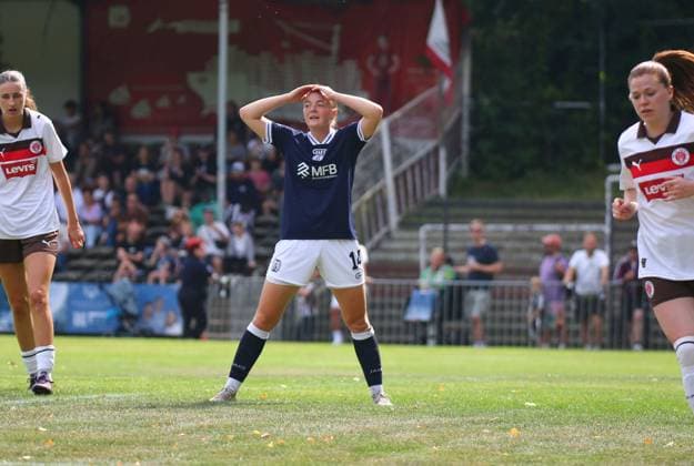 16.08.2026, xcex, GER, Hamburg, Adolf-Jaeger-Kampfbahn, Frauenfussball, Regionalliga, 2. Frauen-Bundesliga, DFB-Pokal Frauen, Saison 2026 2027, Playoffs, FC St. Pauli - SV Meppen, Bente Marie Bode (SVM) fassungslos, niedergeschlagen, wuetend, traurig DFL regulations prohibit any use of photographs as image sequences and or quasi-video *** August 16, 2026, xcex, GER, Hamburg, Adolf Jaeger Kampfbahn, Women s Soccer, Regionalliga, Women s 2nd Bundesliga, DFB Women s Cup, 2026–2027 Season, Playoffs, FC St. Pauli vs. SV Meppen, Bente Marie Bode (SVM) stunned, dejected, furious, sad. DFL regulations prohibit any use of photographs as image sequences and or quasi-video.