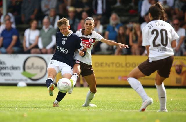 16.08.2026, xcex, GER, Hamburg, Adolf-Jaeger-Kampfbahn, Frauenfussball, Regionalliga, 2. Frauen-Bundesliga, DFB-Pokal Frauen, Saison 2026 2027, Playoffs, FC St. Pauli - SV Meppen, Sarah Dittrich (SVM) gegen Gianna Nicoleit (FCSP) DFL regulations prohibit any use of photographs as image sequences and or quasi-video *** August 16, 2026, xcex, GER, Hamburg, Adolf Jaeger Kampfbahn, Women s Soccer, Regionalliga, Women s 2nd Bundesliga, DFB Women s Cup, 2026–2027 Season, Playoffs, FC St. Pauli vs. SV Meppen, Sarah Dittrich (SVM) vs. Gianna Nicoleit (FCSP). DFL regulations prohibit any use of photographs as image sequences and or quasi-video.