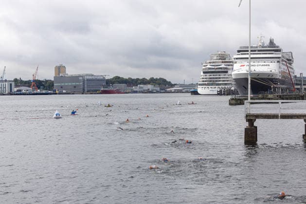 16.08.2026 USC Kiel 37. KN Förde Triathlon 2026 Sprinttriathlon Gruppe 2 (Männer, ab AK 35) Schwimmen Kiel Reventlouwiese Schleswig Holstein Deutschland *** August 16, 2026 USC Kiel 37 KN Förde Triathlon 2026 Sprint Triathlon Group 2 Men, Age Group 35 and up Swim Kiel Reventlouwiese Schleswig-Holstein Germany