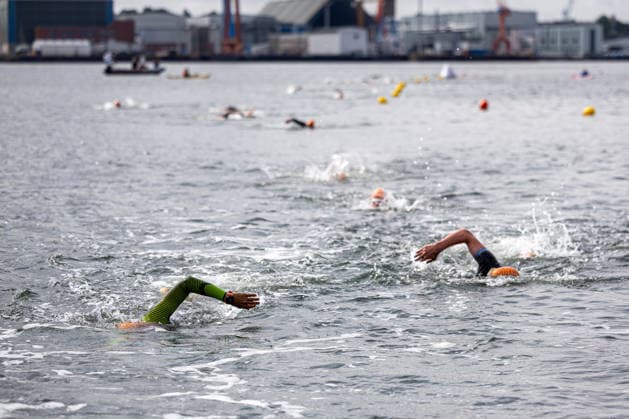 Sport Bilder des Tages 16.08.2026 USC Kiel 37. KN Förde Triathlon 2026 Sprinttriathlon Gruppe 2 (Männer, ab AK 35) Schwimmen Kiel Reventlouwiese Schleswig Holstein Deutschland *** August 16, 2026 USC Kiel 37 KN Förde Triathlon 2026 Sprint Triathlon Group 2 Men, Age Group 35 and up Swim Kiel Reventlouwiese Schleswig-Holstein Germany