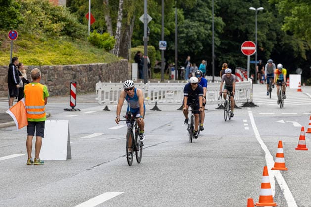 16.08.2026 USC Kiel 37. KN Förde Triathlon 2026 Sprinttriathlon Gruppe 2 (Männer, ab AK 35) Radstrecke Kiel Reventlouwiese Schleswig Holstein Deutschland *** August 16, 2026 USC Kiel 37 KN Förde Triathlon 2026 Sprint Triathlon Group 2 Men, Age Group 35 and up Cycling Course: Kiel Reventlouwiese, Schleswig-Holstein, Germany