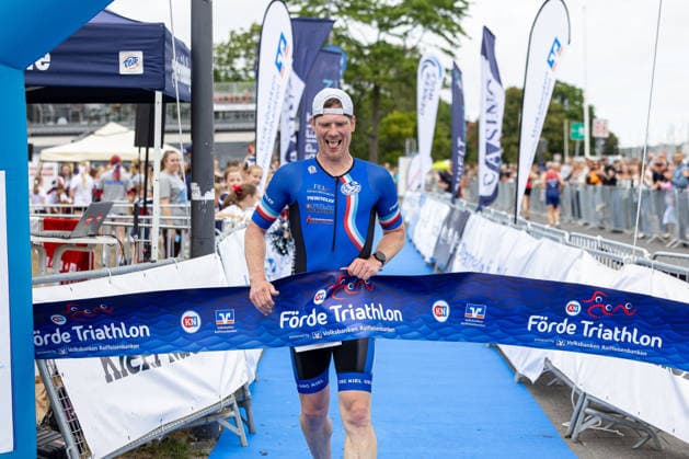 16.08.2026 USC Kiel 37. KN Förde Triathlon 2026 Sprinttriathlon Gruppe 2 (Männer, ab AK 35) Zieleinlauf Dominic Adlung USC Kiel e.V. Kiel Reventlouwiese Schleswig Holstein Deutschland *** August 16, 2026 USC Kiel 37 KN Förde Triathlon 2026 Sprint Triathlon Group 2 Men, Age Group 35 and up Finish Line Dominic Adlung USC Kiel e.V. Kiel Reventlouwiese Schleswig-Holstein Germany
