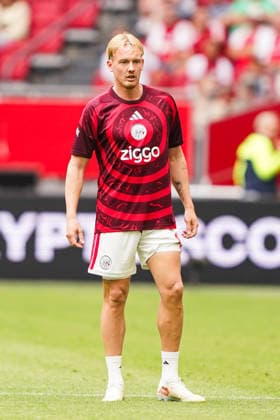 2026-08-16 AFC Ajax v sc Heerenveen - Dutch Vrienden Loterij Eredivsie AMSTERDAM, NETHERLANDS - AUGUST 16: Julian Brandt of AFC Ajax warms up during a Dutch Vrienden Loterij Eredivsie at Johan Cruijff ArenA on August 16, 2026 in Amsterdam, Netherlands. Amsterdam Johan Cruijff ArenA Netherlands Content not available for redistribution in The Netherlands directly or indirectly through any third parties. Copyright: xAndrexWeeningx