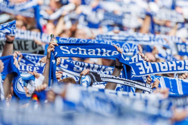 . Supporters of FC Schalke 04 lift their scarfs during the during the Pre-Season Friendly match between FC Schalke 04 and Real Madrid at Veltins Arena on August 16, 2026 in Gelsenkirchen, Germany. (Photo by Mario Hommes DeFodi Images) - *** Supporters of FC Schalke 04 wave their scarves during the preseason friendly match between FC Schalke 04 and Real Madrid at Veltins Arena on August 16, 2026, in Gelsenkirchen, Germany. Photo by Mario Hommes, DeFodi Images