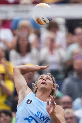 260816 David Ahman of Sweden during the Beach volleyball, Beachvolleyball European Championship, EM, Europameisterschaft final on August 16, 2026 in Stare Jablonki. Photo: Aleksandra Szmigiel BILDBYRAN COP 291 AZ0007 bbeng beachvolleyboll beach volleyball sandvolleyball em cev eurobeachvolley 2026 beachvolleyboll-em beach volleyball european championship final sverige sweden *** August 16, 2026: David Ahman of Sweden during the Beach Volleyball European Championship final on August 16, 2026 in Stare Jablonki. Photo by Aleksandra Szmigiel. BILDBYRAN COP 291 AZ0007 bbeng beach volleyball sand volleyball EM CEV EuroBeachVolley 2026 beach volleyball EM beach volleyball European Championship final Sweden  Copyright: ALEKSANDRAxSZMIGIEL BB260816BB318