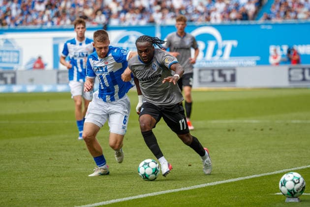 links Jonas Dirkner (Rostock) gegen Darnell Keumo (Waldhof) ; GER, FC Hansa Rostock vs. SV Waldhof Mannheim, Fußball, Männer, 3.Liga, 02.Spieltag, Spielzeit 2026 2027, 16.08.2026 Rostock Ostseestadion Mecklenburg - Vorpommern Deutschland *** Left: Jonas Dirkner (Rostock) vs. Darnell Keumo (Waldhof), GER; FC Hansa Rostock vs. SV Waldhof Mannheim; Soccer; Men; 3rd Division; Matchday 2; 2026–2027 Season; August 16, 2026, Rostock Ostseestadion, Mecklenburg-Western Pomerania, Germany