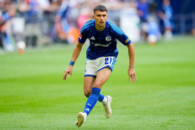 Dejan Ljubicic (FC Schalke 04) looks on during the during the Pre-Season Friendly match between FC Schalke 04 and Real Madrid at Veltins Arena on August 16, 2026 in Gelsenkirchen, Germany. (Photo by Alex Gottschalk DeFodi Images) - *** Dejan Ljubicic of FC Schalke 04 watches during the preseason friendly match between FC Schalke 04 and Real Madrid at Veltins Arena on August 16, 2026, in Gelsenkirchen, Germany. Photo by Alex Gottschalk, DeFodi Images