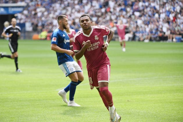 Jubel Kylian Mbappe (Real Madrid), Kylian MbappÃ 0:1 16.08.2026, Fussball 1. Bundesliga, Saison 2026 2027, Testspiel, FC Schalke 04 - Real Madrid Gelsenkirchen Veltins Arena Nordrhein Westfalen Deutschland *** Kylian Mbappé Celebrates Real Madrid, Kylian Mbappé 0 1 August 16, 2026, Soccer, Bundesliga 1, 2026–2027 Season, Friendly Match, FC Schalke 04 vs. Real Madrid, Gelsenkirchen, Veltins Arena, North Rhine-Westphalia, Germany Team2