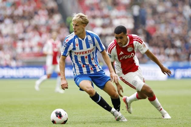AMSTERDAM - (lr) Marcus Linday of SC Heerenveen, Abdallah Ouazane of AFC Ajax during the Dutch Eredivisie match between AFC Ajax and SC Heerenveen at the Johan Cruijff ArenA on 16 August 2026 in Amsterdam, the Netherlands. MAURICE VAN STEEN ANP Eredivisie 2026-2027 xVIxANPxSportx xMauricexvanxSteenxIVx 565619538 originalFilename: 565619538.jpg