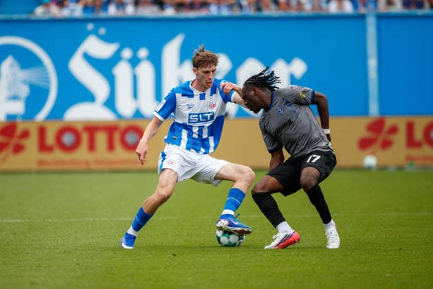 links Bernie Lennemann (Rostock) gegen Darnell Keumo (Waldhof) ; GER, FC Hansa Rostock vs. SV Waldhof Mannheim, Fußball, Männer, 3.Liga, 02.Spieltag, Spielzeit 2026 2027, 16.08.2026 Rostock Ostseestadion Mecklenburg - Vorpommern Deutschland *** Left: Bernie Lennemann (Rostock) vs. Darnell Keumo (Waldhof), GER; FC Hansa Rostock vs. SV Waldhof Mannheim; Soccer; Men; 3rd Division; Matchday 2; 2026–2027 Season; August 16, 2026, Rostock Ostseestadion, Mecklenburg-Western Pomerania, Germany