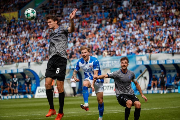 v.l. Maximilian Thalhammer (Waldhof) , Andreas Voglsammer (Rostock) und Lukas Klünter (Waldhof) ; GER, FC Hansa Rostock vs. SV Waldhof Mannheim, Fußball, Männer, 3.Liga, 02.Spieltag, Spielzeit 2026 2027, 16.08.2026 Rostock Ostseestadion Mecklenburg - Vorpommern Deutschland *** from left: Maximilian Thalhammer (Waldhof), Andreas Voglsammer (Rostock), and Lukas Klünter (Waldhof) GER, FC Hansa Rostock vs. SV Waldhof Mannheim, Soccer, Men, 3rd Division, Matchday 2, 2026–2027 Season, August 16, 2026, Rostock Ostseestadion, Mecklenburg-Western Pomerania, Germany