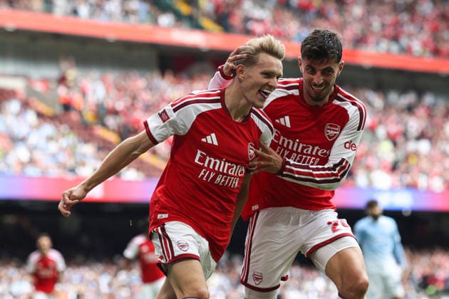 Community Shield 2026 16 August 2026, Cardiff - Community Shield 2026 Football - Arsenal v Manchester City - Martin Odegaard of Arsenal celebrates their third goal with Kai Havertz of Arsenal - Photo: Charlotte Wilson Offside. Cardiff UK *** Community Shield 2026, 16. August 2026, Cardiff – Community Shield 2026, Fußball: Arsenal gegen Manchester City – Martin Odegaard von Arsenal feiert das dritte Tor gemeinsam mit Kai Havertz von Arsenal. Foto: Charlotte Wilson, Abseits, Cardiff, Großbritannien  Copyright: xCharlottexWilsonx xOffsidexOffside