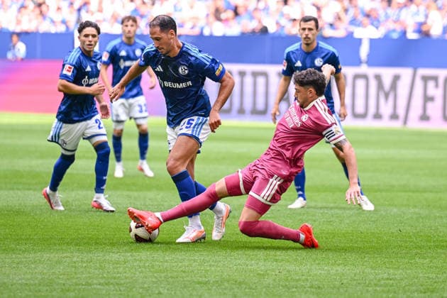 16.08.2026, Fussball, Saison 2026 2027, Testspiel, FC Schalke 04 - Real Madrid, Nikola Katic (FC Schalke 04), Federico Valverde (Real Madrid) xRHR-FOTO YYx *** August 16, 2026, Soccer, 2026–2027 Season, Friendly Match, FC Schalke 04 vs. Real Madrid, Nikola Katic (FC Schalke 04), Federico Valverde (Real Madrid) xRHR PHOTO YYx Copyright: KROEGER RHR-FOTOx RHR-FOTO YY