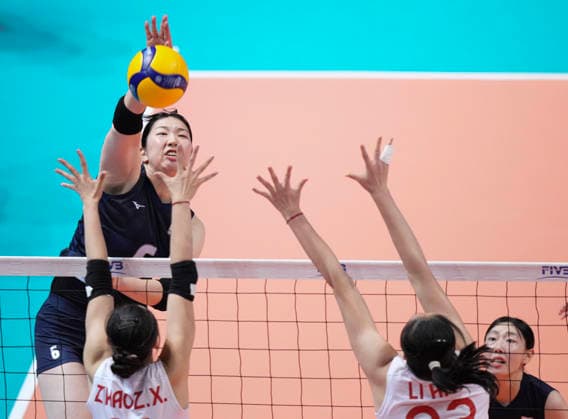 (260816) -- HONG KONG, Aug. 16, 2026 -- Takizawa Rino (top) of Japan spikes the ball during the final between China and Japan at the 2026 Asian Eastern Zonal Women s Volleyball Championship in Hong Kong, south China, Aug. 16, 2026. ) (SP)CHINA-HONG KONG-VOLLEYBALL-ASIAN EASTERN ZONAL WOMEN S VOLLEYBALL CHAMPIONSHIP (CN) LuixSiuxWai 