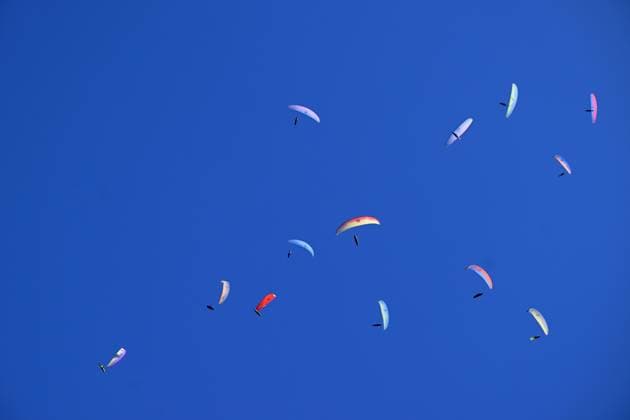 (260816) -- KRUSHEVO, Aug. 16, 2026 -- Participants compete during the 18th World Air Sports Federation (FAI) European Paragliding Championships in Krushevo, North Macedonia, Aug.16, 2026. The event is taking place from Aug. 8 to 19, bringing together 130 of Europe s top pilots. (Photo by Tomislav Georgiev Xinhua) (SP)NORTH MACEDONIA-KRUSHEVO-EUROPEAN PARAGLIDING CHAMPIONSHIPS LinxHao 