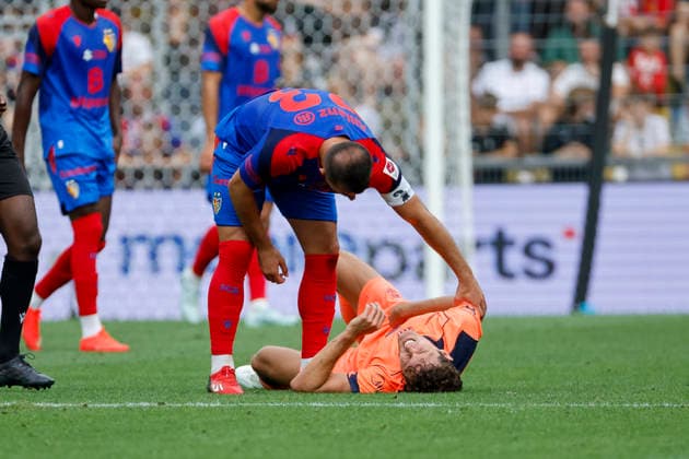 Marc Bernal FC Barcelona, Barca 22) verletzt am Boden , Schweiz, Fussball, Testspiel, 2026 2027, FC Basel vs. FC Barcelona, 16.08.2026, Basel Sankt Jakob Park Schweiz *** Marc Bernal, FC Barcelona, 22, injured on the ground, Switzerland, soccer, friendly match, 2026–2027, FC Basel vs. FC Barcelona, August 16, 2026, St. Jakob Park, Basel, Switzerland Copyright: xGrantxHubbsx