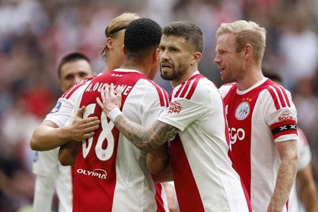 AMSTERDAM - (lr) Abdallah Ouazane of AFC Ajax, Caio Henrique of AFC Ajax, and Davy Klaassen of AFC Ajax celebrate the 2-0 during the Dutch Eredivisie match between AFC Ajax and SC Heerenveen at the Johan Cruijff ArenA on August 16, 2026, in Amsterdam, the Netherlands. MAURICE VAN STEEN ANP Eredivisie 2026-2027 xVIxANPxSportx xMauricexvanxSteenxIVx 565620563 originalFilename: 565620563.jpg
