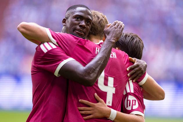15.08.2026, Fussball, Testspiel FC Schalke 04 - Real Madrid CF. v. l. Ibrahima Konate (Real Madrid CF), Dean Huijsen (Real Madrid CF), Arda Güler (Real Madrid CF) bejubeln das Tor zum 0:2. Gelsenkirchen Veltins Arena NRW Deutschland xRHR-FOTO DEx *** August 15, 2026, Soccer, Friendly Match: FC Schalke 04 vs. Real Madrid CF. Ibrahima Konate (Real Madrid CF), Dean Huijsen (Real Madrid CF), and Arda Güler (Real Madrid CF) celebrate the goal that made the score 0–2. Gelsenkirchen, Veltins Arena, North Rhine-Westphalia, Germany. xRHR PHOTO DEx Copyright: DennisxEwert RHR-FOTOx RHR-FOTO DE