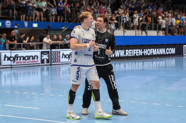 16.08.2026 ,xgox, Handball - Wartburg Cup ThSV Eisenach - TBV Lemgo-Lippe emspor, v.l. Lukas Hutecek (Lemgo, 2) , Constantin Möstl (Lemgo, 1) Jubel ueber den Sieg, Jubel nach Spielende Eisenach *** August 16, 2026, xgox, Handball Wartburg Cup: ThSV Eisenach vs. TBV Lemgo Lippe emspor; from left: Lukas Hutecek (Lemgo), 2; Constantin Möstl (Lemgo), 1; Celebrating the victory; Celebrations after the game in Eisenach