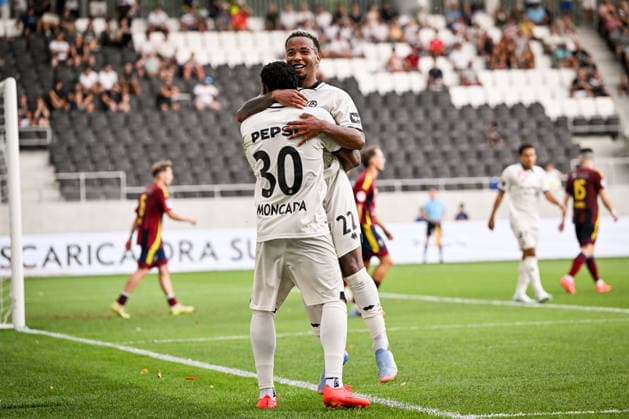 LUGANO, SWITZERLAND - AUGUST 16: Beckham Castro of Lugano R) celebrates his goal with Dereck Moncada of Lugano L) during the Swiss Cup match between Vedeggio Calcio and FC Lugano at AIL Arena on August 16, 2026 in Lugano, Switzerland. Lugano AIL Arena Ticino Switzerland *** LUGANO, SWITZERLAND, AUGUST 16 — Beckham Castro of Lugano (R) celebrates his goal with Dereck Moncada of Lugano (L) during the Swiss Cup match between Vedeggio Calcio and FC Lugano at AIL Arena on August 16, 2026, in Lugano, Switzerland. Lugano AIL Arena, Ticino, Switzerland Copyright: xJustPictures.ch AndreaxBrancax jp-en-EuSpIm-AB_16082026_4757