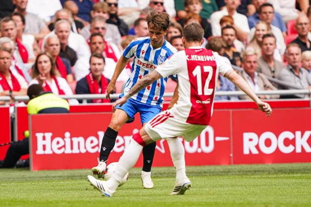 2026-08-16 AFC Ajax v sc Heerenveen - Dutch Vrienden Loterij Eredivsie AMSTERDAM, NETHERLANDS - AUGUST 16: Oliver Braude of sc Heerenveen battles for possession with Caio Henrique of AFC Ajax during a Dutch Vrienden Loterij Eredivsie at Johan Cruijff ArenA on August 16, 2026 in Amsterdam, Netherlands. Amsterdam Johan Cruijff ArenA Netherlands Content not available for redistribution in The Netherlands directly or indirectly through any third parties. Copyright: xAndrexWeeningx